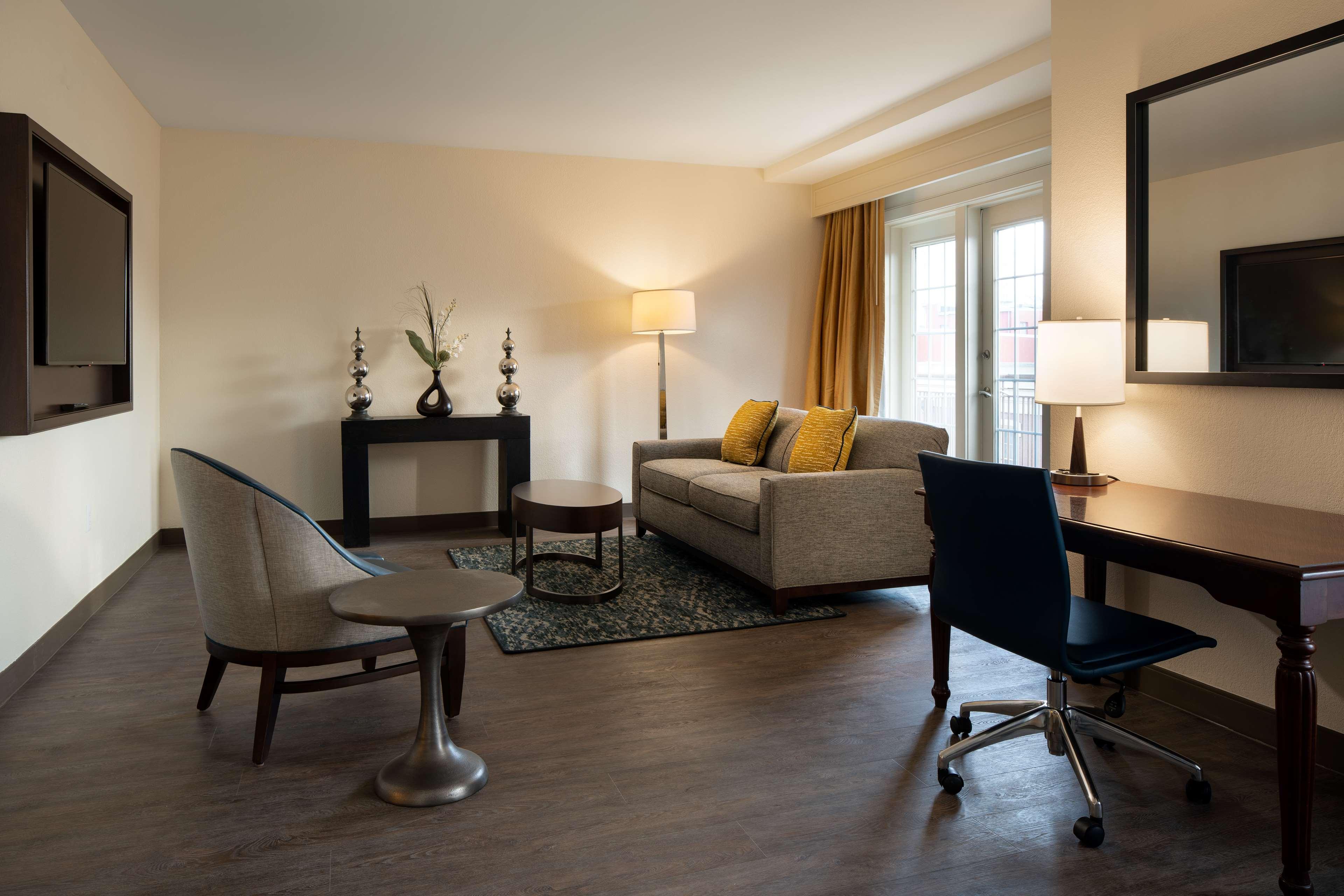 Embassy Suites By Hilton New Orleans Convention Center Bagian luar foto