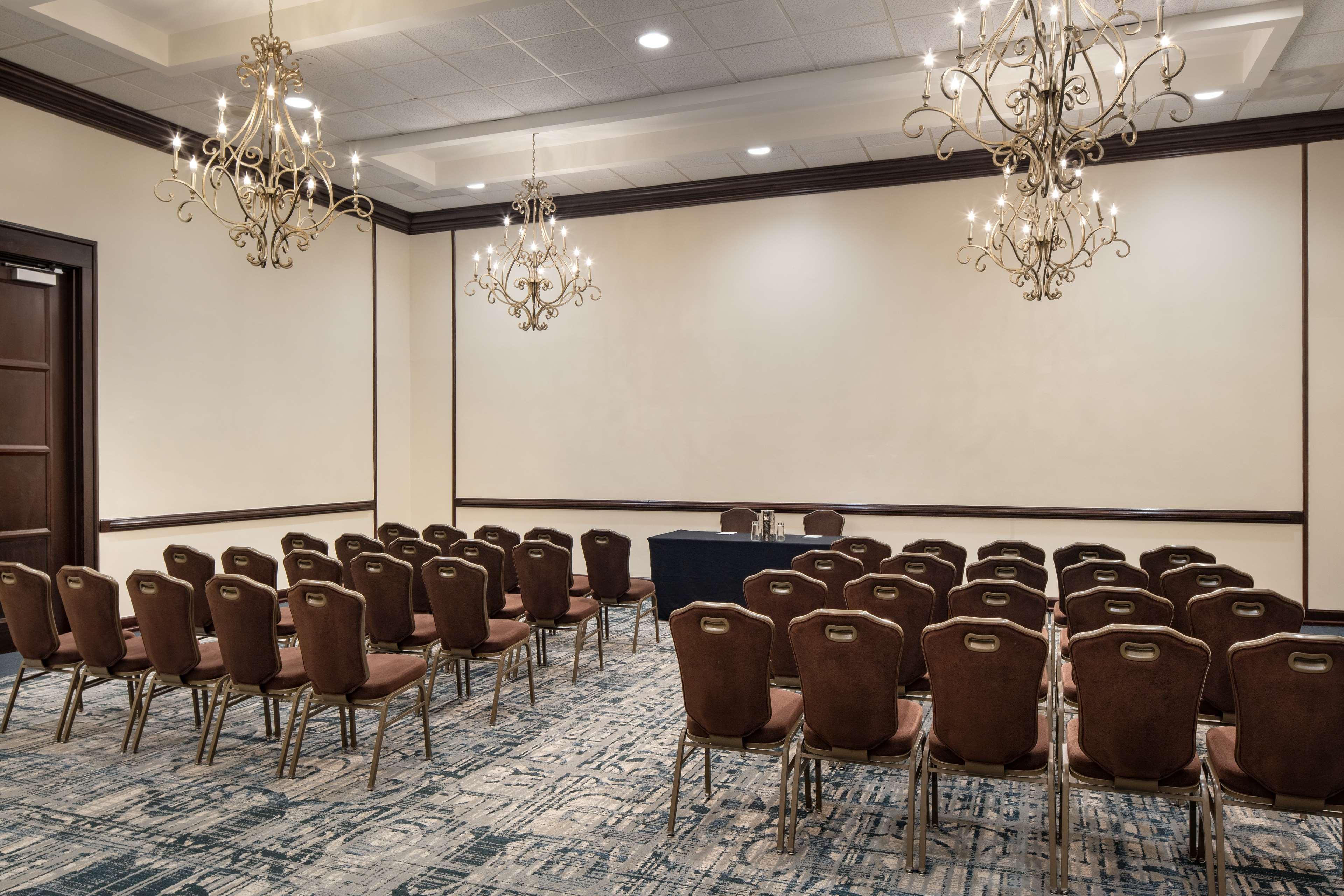 Embassy Suites By Hilton New Orleans Convention Center Bagian luar foto