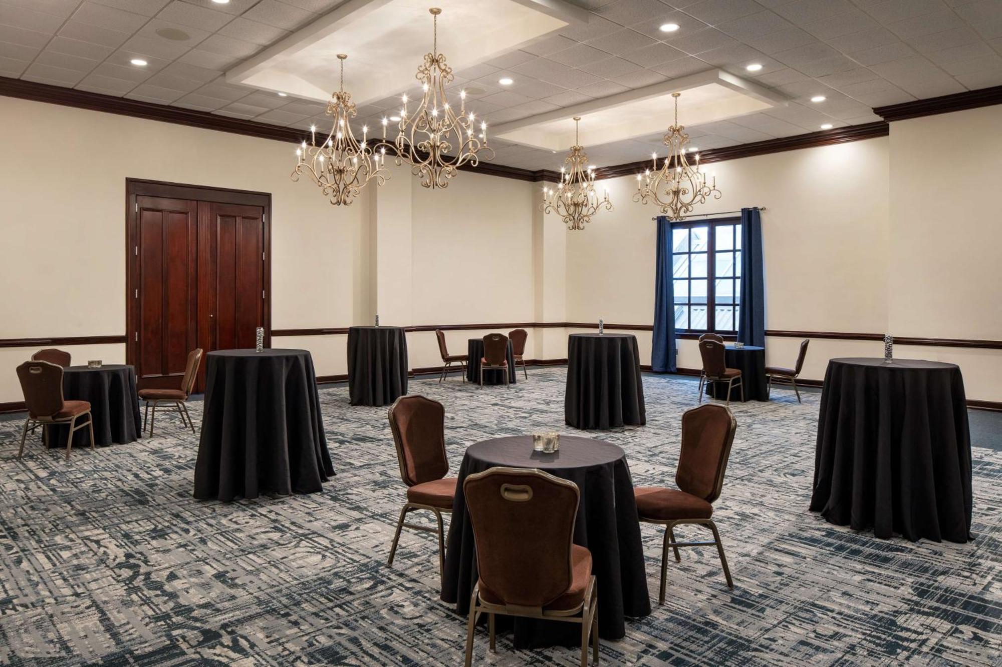 Embassy Suites By Hilton New Orleans Convention Center Bagian luar foto